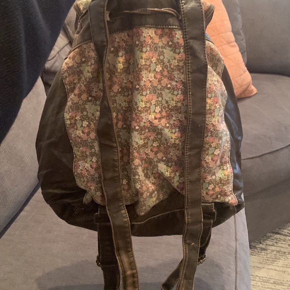 Tilly’s Backpack - Picture 4 of 6